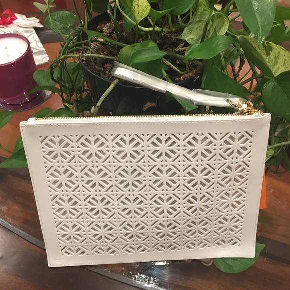 🎉HP🎉TORY BURCH WRISTLET/CLUTCH - Picture 2 of 6